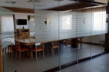 Capital National Construct - Montaj vitrine