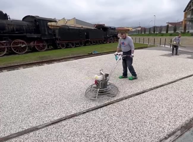 padoseala drenantă din covor de piatră şi raşină poliuretanică