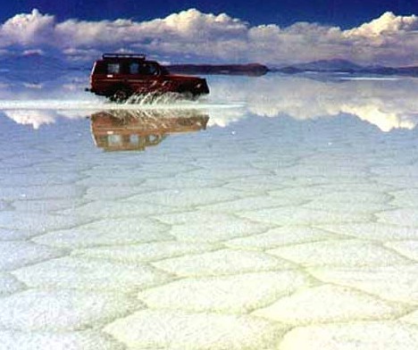 Salar de Uyuni este un lac de sare secat